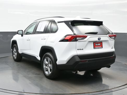 Used 2022 Toyota RAV4 LE AWD/4WD image 4