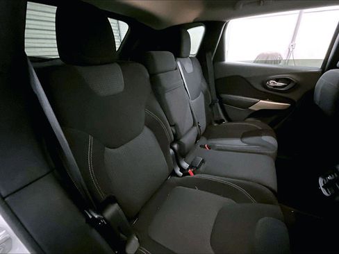 Used 2017 Jeep Cherokee Latitude image 27