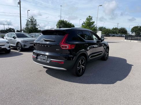 Certified 2025 Volvo XC40 B5 Core AWD/4WD image 6