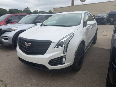 Used 2018 Cadillac XT5 Luxury w/ Trailering Package AWD/4WD image 1