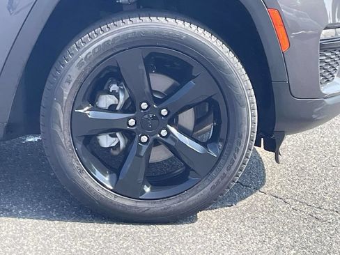 Certified 2023 Jeep Grand Cherokee Limited w/ Black Appearance Package AWD/4WD image 10