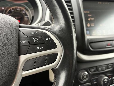 Used 2017 Jeep Cherokee Trailhawk w/ Cold Weather Group AWD/4WD image 22