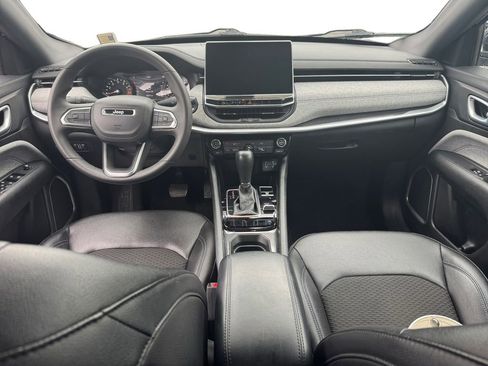 Used 2024 Jeep Compass Latitude image 12