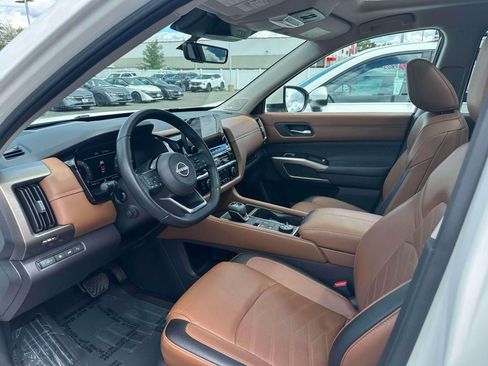 Used 2023 Nissan Pathfinder Platinum AWD/4WD image 15