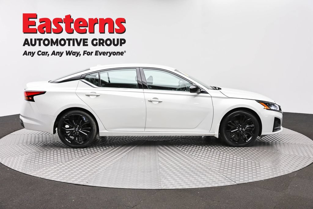 Used 2023 Nissan Altima 2.5 SR FWD image 6