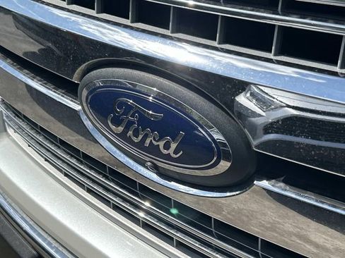 Used 2019 Ford F150 Lariat w/ Equipment Group 502A Luxury AWD/4WD image 8