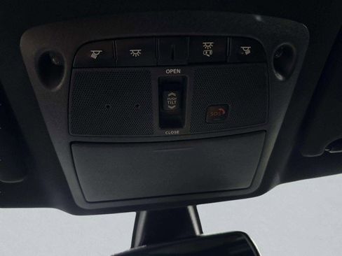 Used 2022 Nissan Maxima SR w/ Sport Mat Group image 38