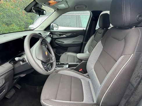 Used 2025 Chevrolet TrailBlazer LT w/ Driver Confidence Package AWD/4WD image 23