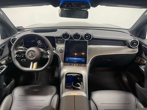 Used 2024 Mercedes-Benz GLC 300 4MATIC image 30