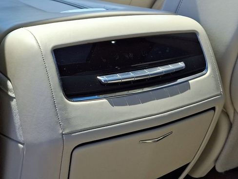 Used 2022 Cadillac Escalade Premium Luxury Platinum AWD/4WD image 9