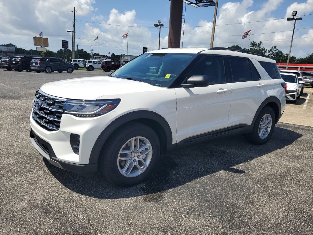 Used 2026 Ford Explorer Active w/ Active Comfort Package RWD image 2