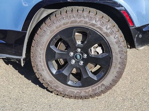 Used 2021 Land Rover Defender 110 X-Dynamic SE AWD/4WD image 11