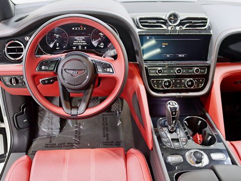 Used 2022 Bentley Bentayga image 15