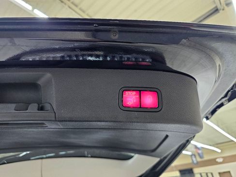 Used 2015 Mercedes-Benz GL 450 4MATIC w/ Appearance Package image 16