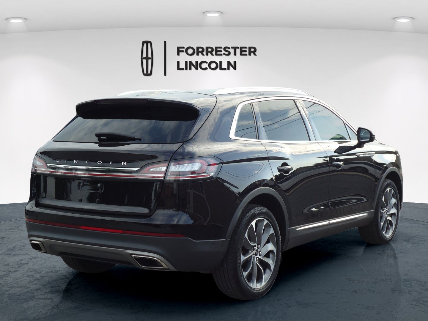 Used 2023 Lincoln Nautilus Reserve w/ Equipment Group 201A AWD/4WD image 3