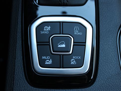 New 2026 Nissan Frontier SV image 19