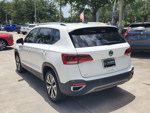 Used 2023 Volkswagen Taos SE w/ Panoramic Sunroof Package FWD image 5
