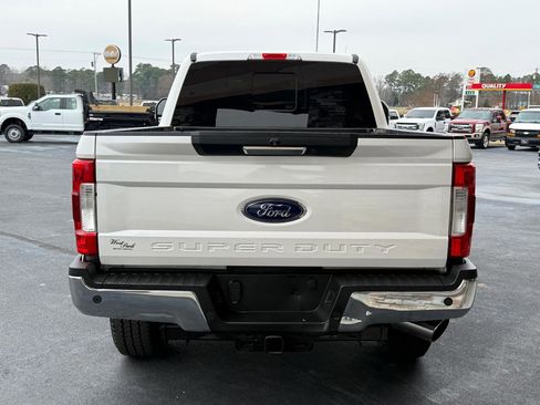 Used 2019 Ford F250 Lariat w/ Chrome Package image 4