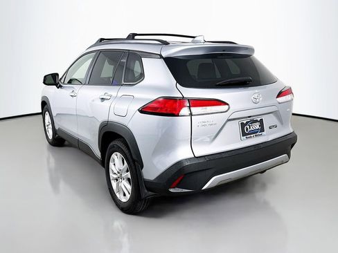 Used 2024 Toyota Corolla Cross LE FWD image 5