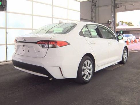 Used 2021 Toyota Corolla LE FWD image 4