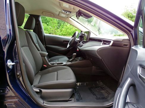 Used 2025 Toyota Corolla LE FWD image 22