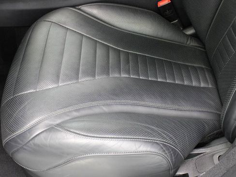 Used 2019 Mercedes-Benz S 560 Sedan image 35