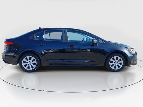 Used 2020 Toyota Corolla LE image 4