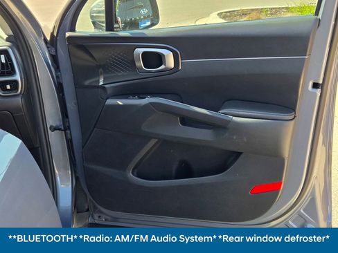 Used 2023 Kia Sorento LX image 7