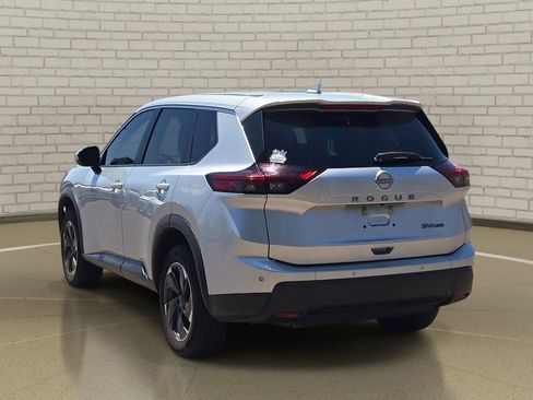 Used 2024 Nissan Rogue SV AWD/4WD image 7