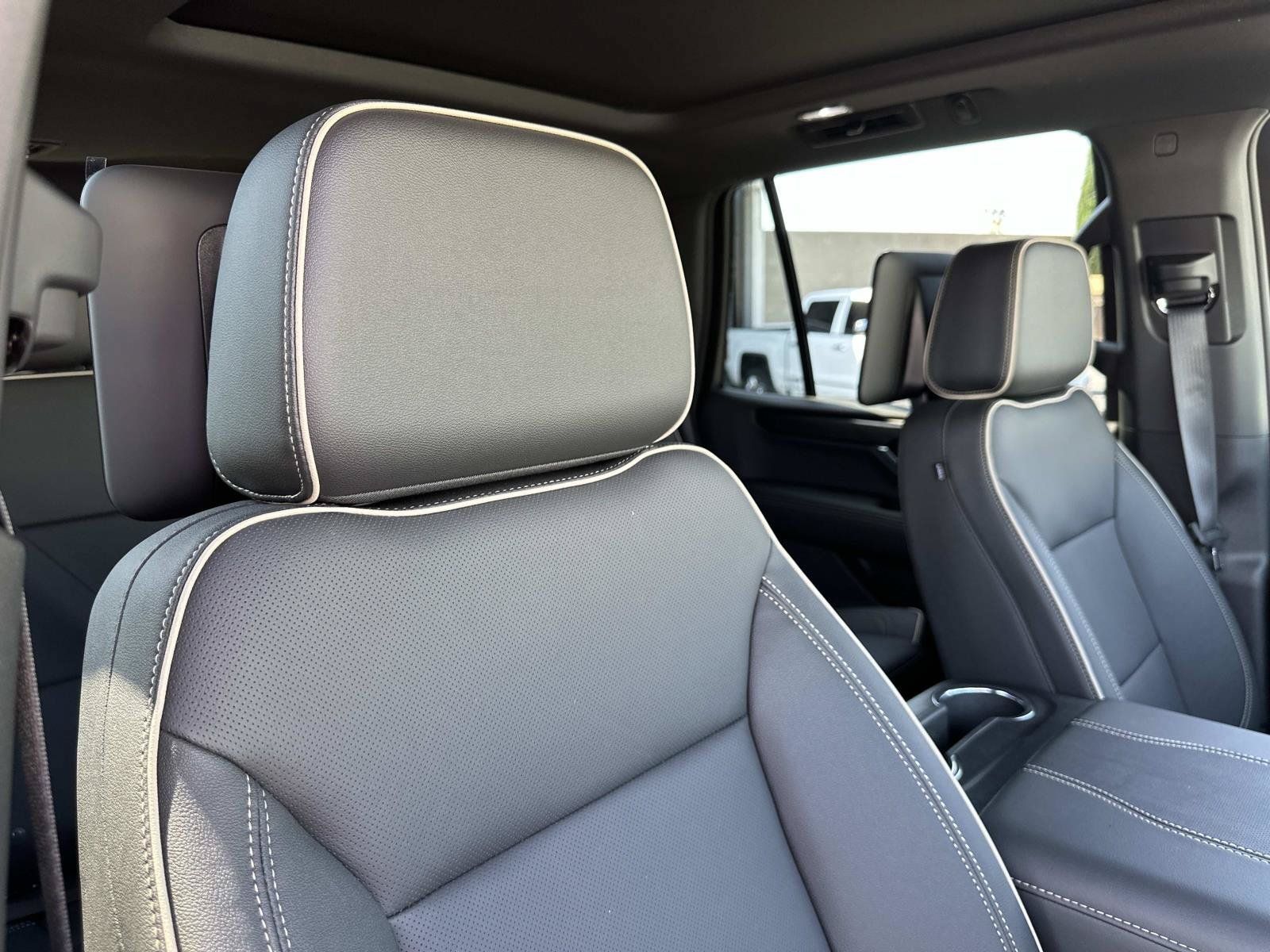New 2026 GMC Yukon Elevation w/ Elevation Premium Package AWD/4WD image 29