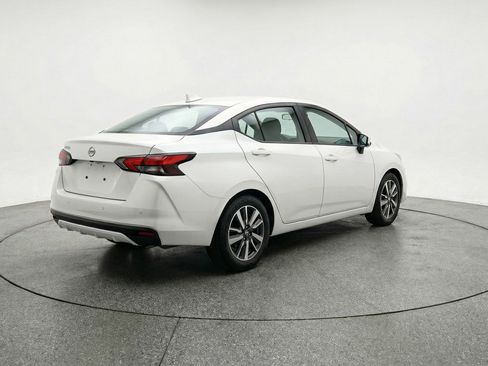 Used 2025 Nissan Versa SV image 9