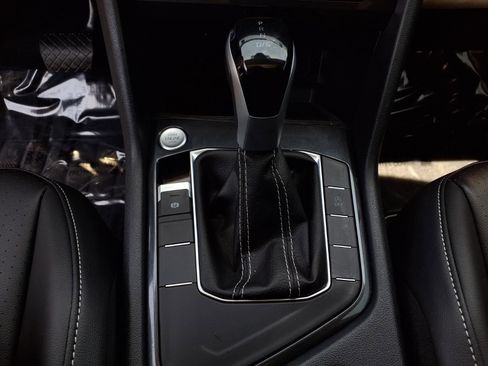 Certified 2024 Volkswagen Tiguan SE w/ Panoramic Sunroof Package FWD image 13