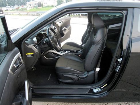 Used 2016 Hyundai Veloster w/ Option Group 02 FWD image 17