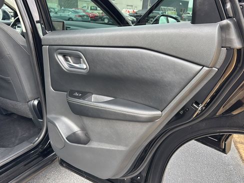 Used 2025 Nissan Rogue SV image 13