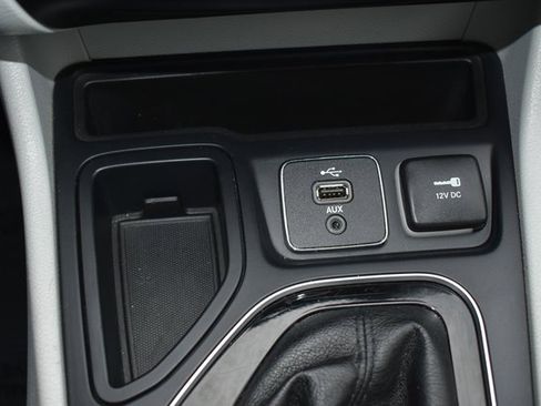 Used 2019 Jeep Cherokee Limited image 30