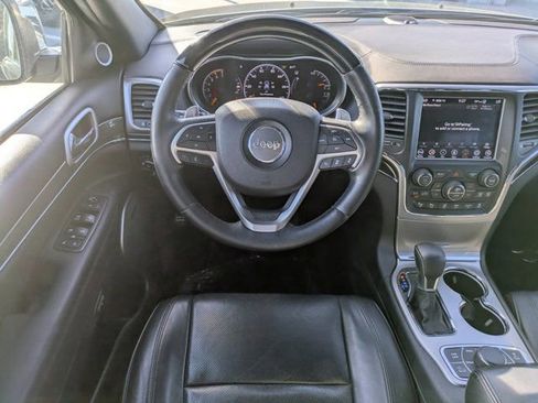 Used 2018 Jeep Grand Cherokee Overland image 14