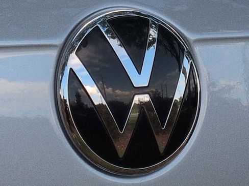 Used 2023 Volkswagen Tiguan SE R-Line image 11