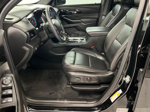 Used 2023 Chevrolet Traverse RS FWD image 19