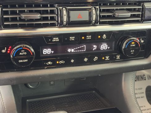 Certified 2023 Nissan Pathfinder SL w/ Lighting Package (N92) image 24