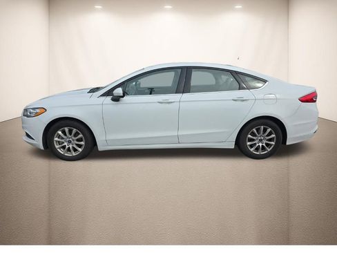 Used 2017 Ford Fusion S image 9