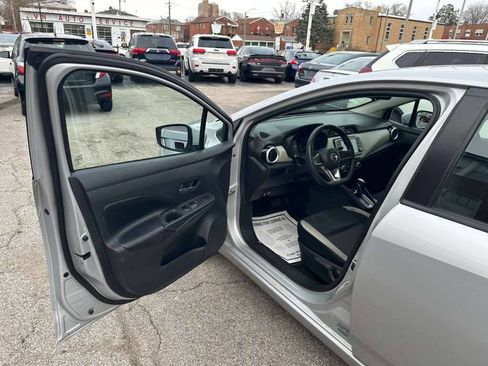 Used 2020 Nissan Versa SV FWD image 10