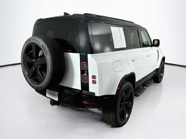 New 2026 Land Rover Defender 110 X-Dynamic SE AWD/4WD image 5