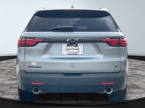 Used 2023 Chevrolet Traverse LT FWD image 4