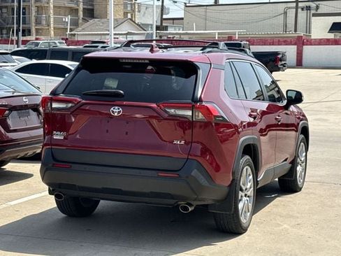 Used 2023 Toyota RAV4 XLE Premium FWD image 4