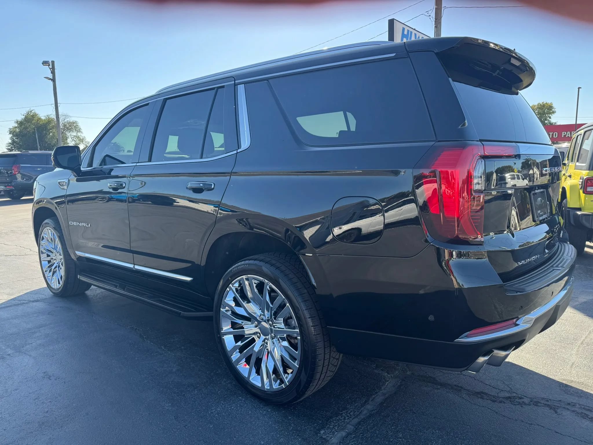 Used 2025 GMC Yukon Denali AWD/4WD image 19