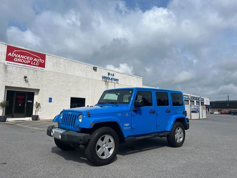Used 2012 Jeep Wrangler Unlimited Sahara w/ Dual Top Group AWD/4WD image 36
