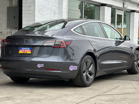 Used 2018 Tesla Model 3 Long Range image 4
