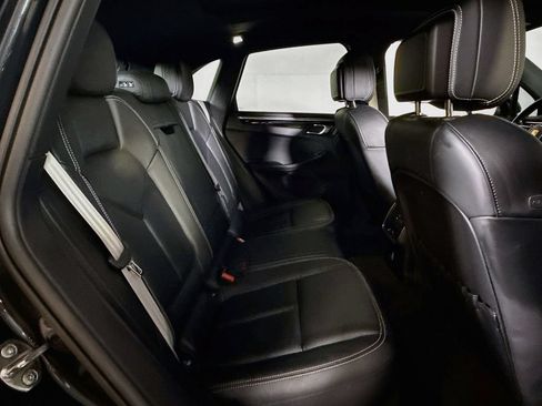 Certified 2023 Porsche Macan S AWD/4WD image 19