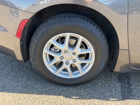 Used 2020 Chrysler Pacifica Touring-L image 23