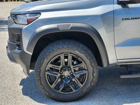Used 2025 Chevrolet Colorado Trail Boss AWD/4WD image 25